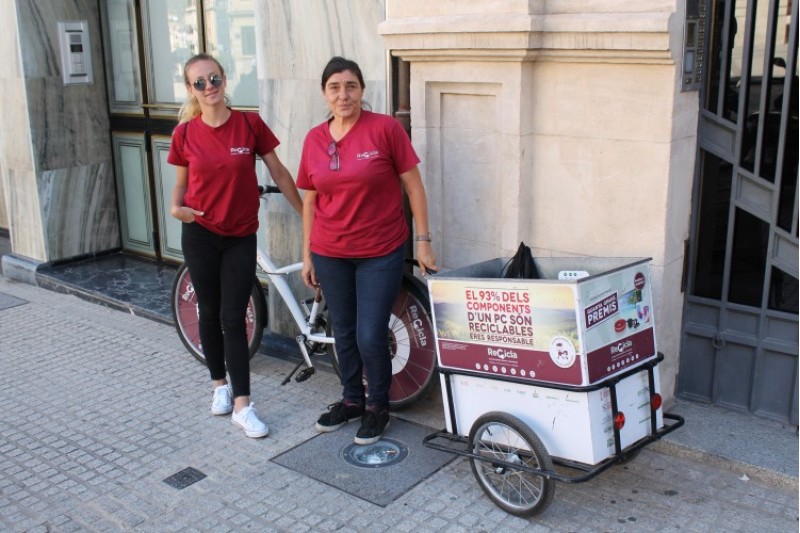 Els veïns d'Alcoi ja poden reciclar els seus aparells electrònics / Com. Alcoi