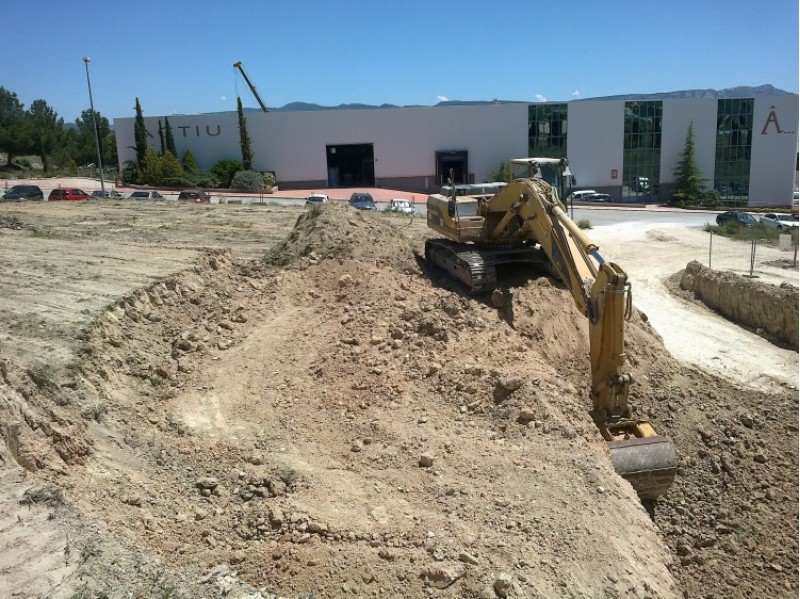 Primers moviments de terra per a la construcció de la subestació de Castalla / GVA
