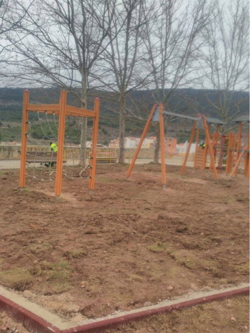 En marxa les obres per a millorar la zona de jocs del parc de Batoi a Alcoi / Ajuntament d'Alcoi