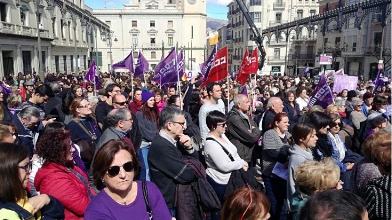 6.000 persones en l'espectacular i multitudinària manifestació pel dia de la Dona a Alcoi