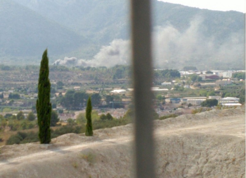 La columna de fum que ha provocat l'explosió del dipòsit de fuel/RL