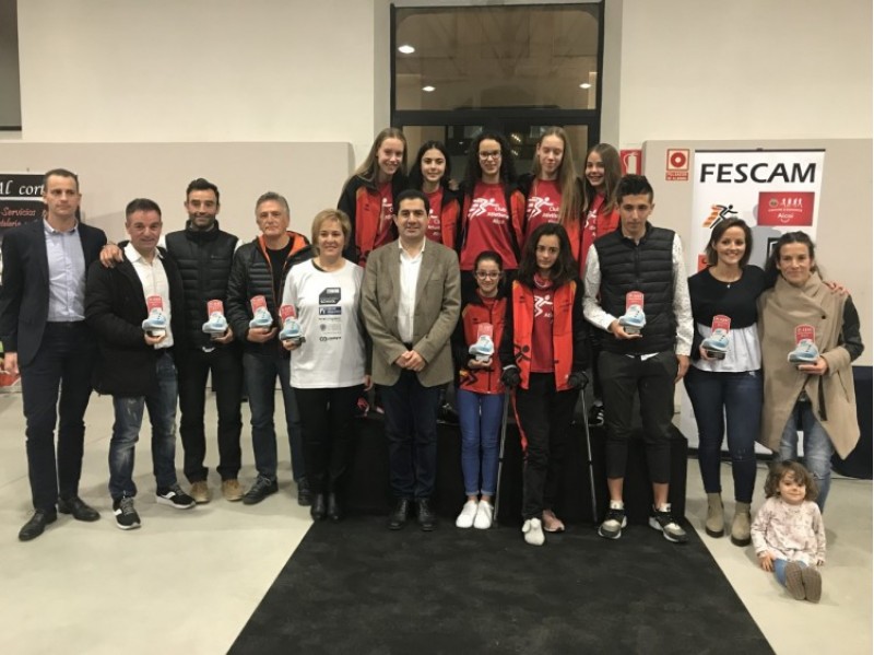 Els guardonats amb l'alcalde Toni Francés i el regidor Alberto Belda / Ajuntament d'Alcoi