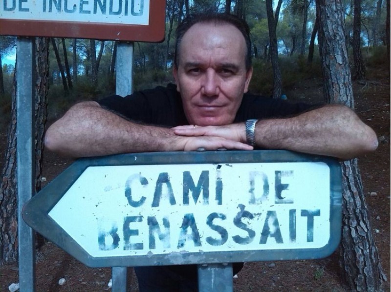 Francesc Pou, autor -entre d'altres- del llibre de poemes 'Camí de Benassait'./ AM