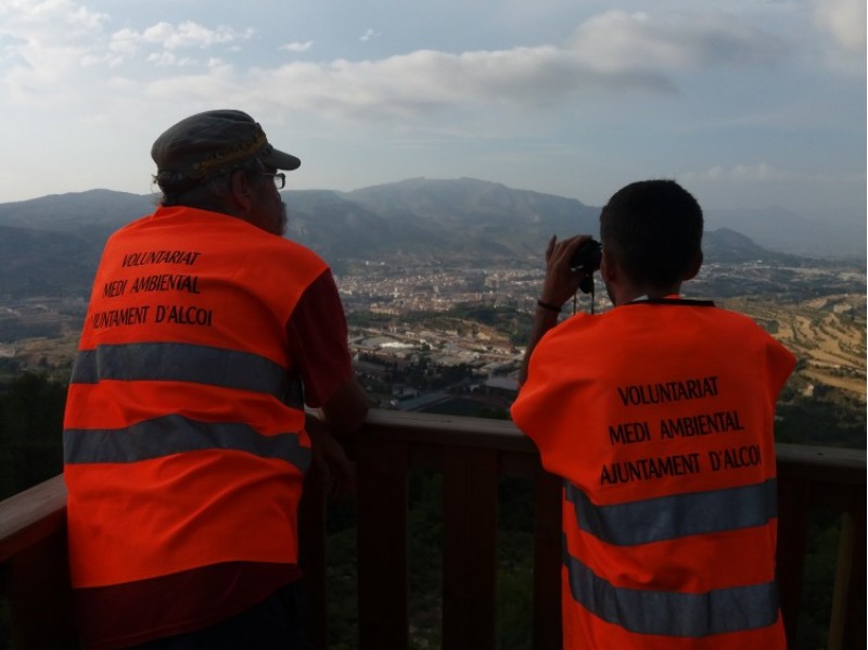 Dos del voluntaris de medi ambient