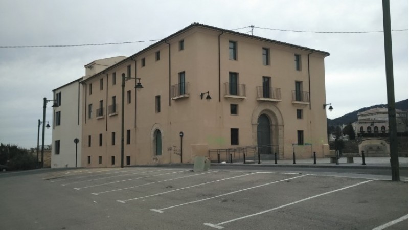El nou edifici dels jutjats, a la placeta de la Mare de Déu/AM