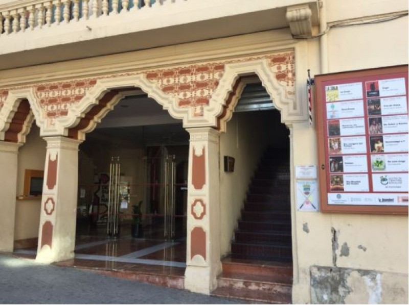 Entrada al Teatre Principal / R. Lledó