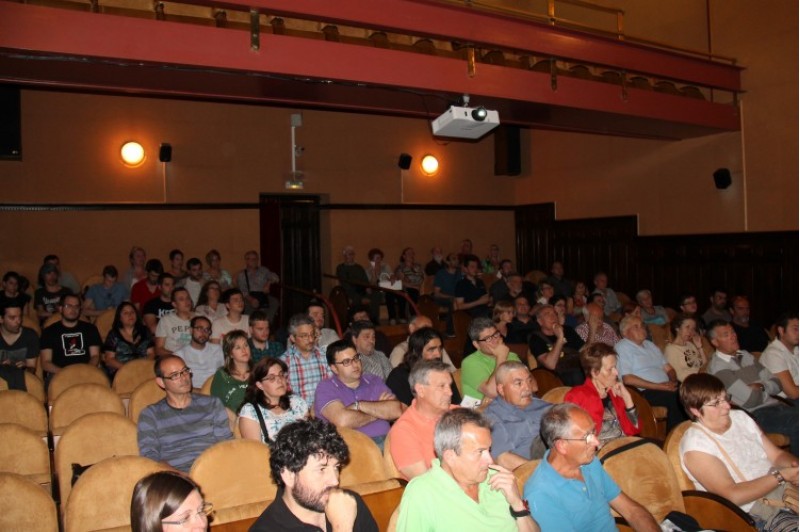 Al voltant de 80 persones han assistit a l'assemblea celebrada en el Centre Cultural Mario Silvestre. / SG