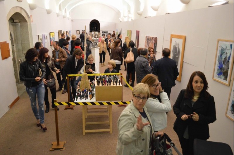 La sala on exposen els artistes locals / Fira