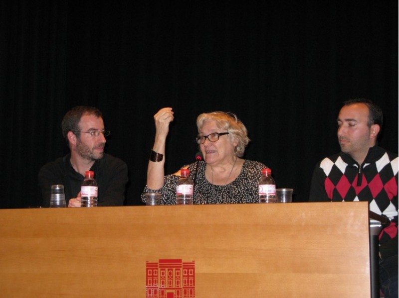 Isabel Clara-Simó, al centre Cultural, amb el regidor Jordi Tormo a la seua dreta /AM