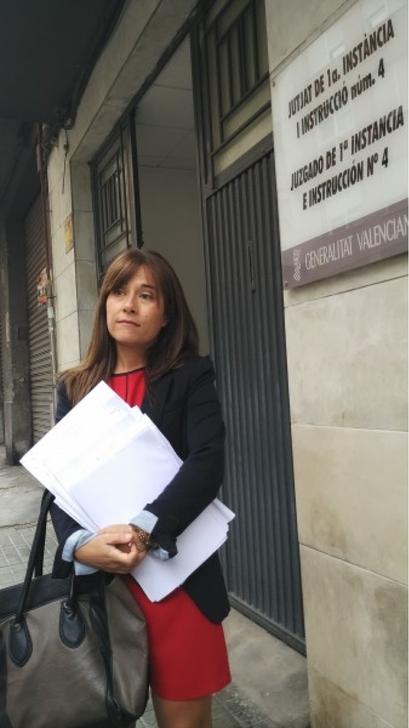 La regidora Lorena Zamorano, abans de declarar/AM