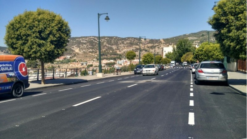 L'Avinguda d'Elx, on està situat l'IES Pare Vitòria / AM