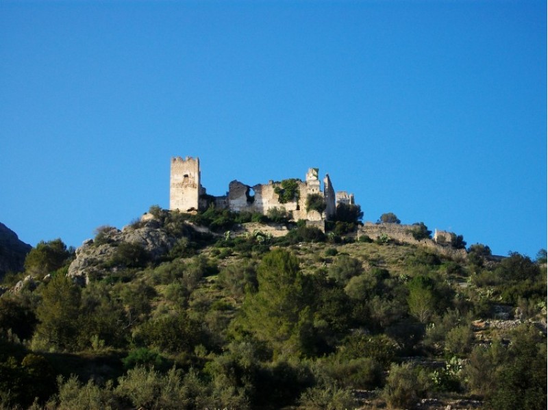 Vista del Castell de Perputxent, en el terme municipal de L'Orxa (El Comtat)./ AM