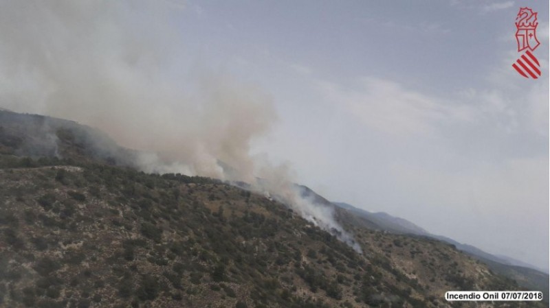 Just s'estabilitza l'incendi d'Onil, es declara un altre a Bocairent