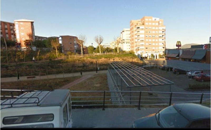 Zona d'accés i pàrquing del McDonald's/GM