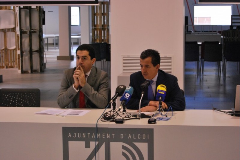 Toni Francés i Rafa Miró han inaugurat la Jornada de Compra Pública Innovadora a l'Àgora./ AMC