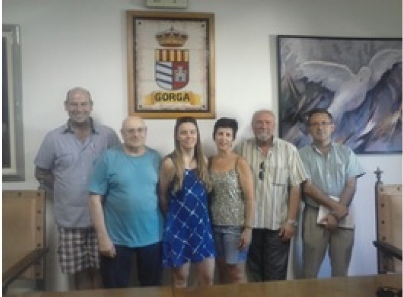 La Coordinadora en una de les reunions amb els alcaldes. / CEE