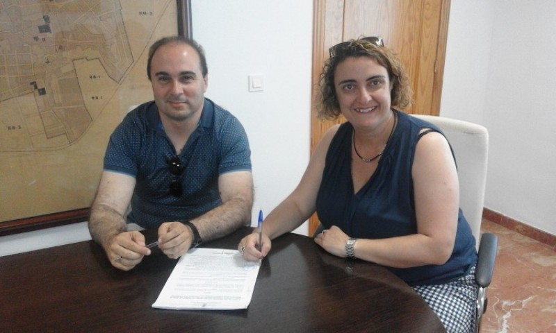 Cerdà i Gisbert signen la col.laboració / Coordinadora