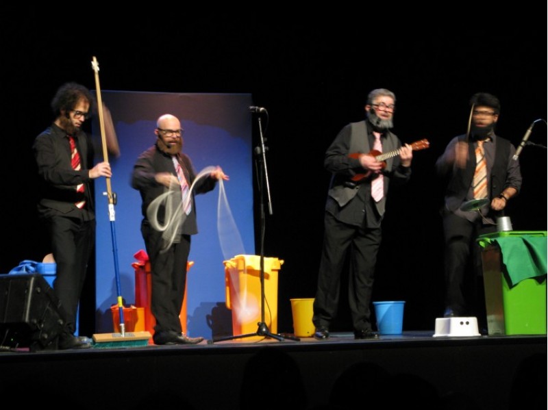 Els JASHGAWRONSKY BROTHERS han sorprés amb els seus instruments /AM