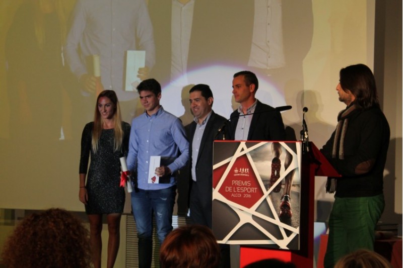 L'ajuntament d'Alcoi dona a 11 esportistes locals no professionals les ajudes econòmiques / Ajuntament d'Alcoi