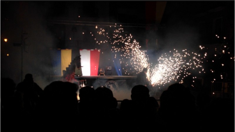 Els Dimonis Rafolins de l'Alqueria van ser els encarregats de l'espectacle de tancament./ LV