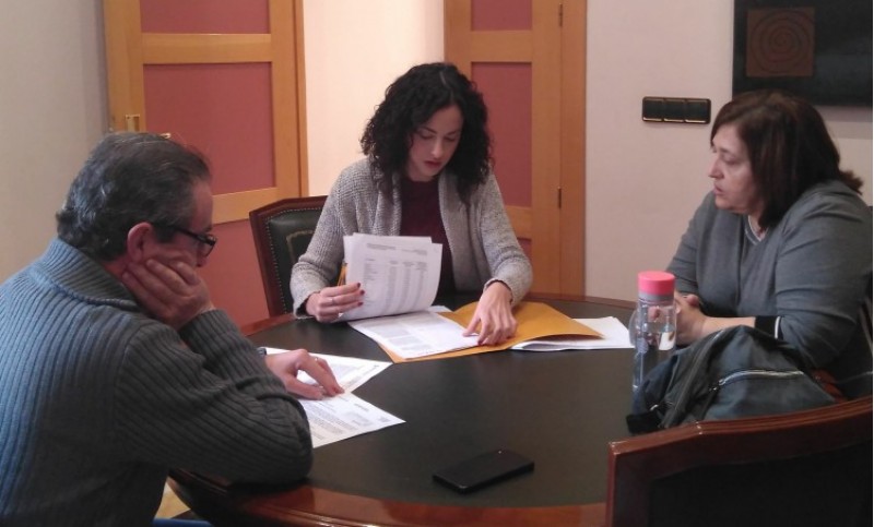 L'alcaldessa i regidora d'educació Mireia Estepa, amb la directora del Bosco Rosana Valls. 