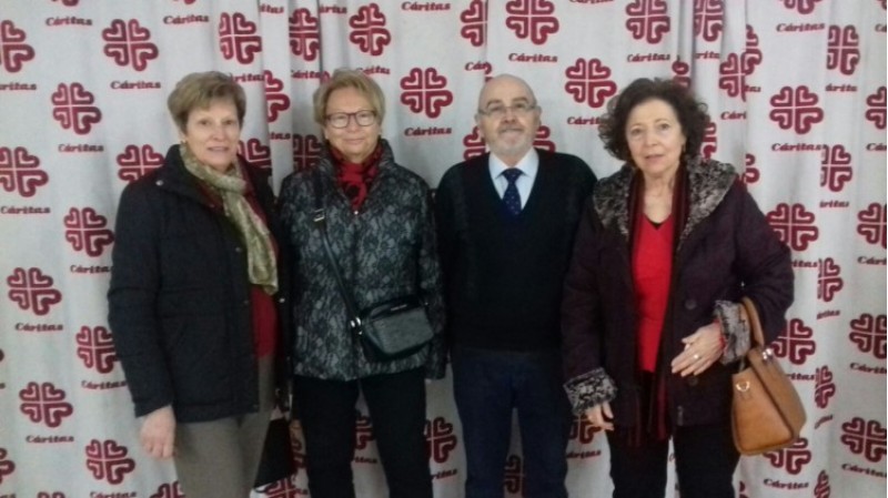 Les ames de casa, amb el responsable de Cáritas Alcoi