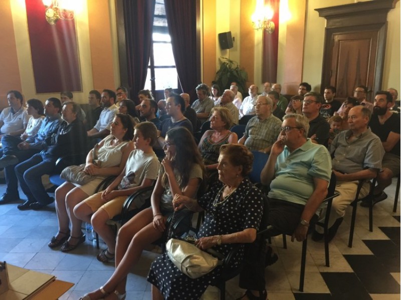 Més de 40 persones han assistit a la reunió / R. Lledó
