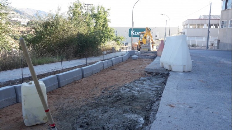 Ja han començat els treballs de desbrossament i millora dels carrers. Les obres dels accessos comencen en agost