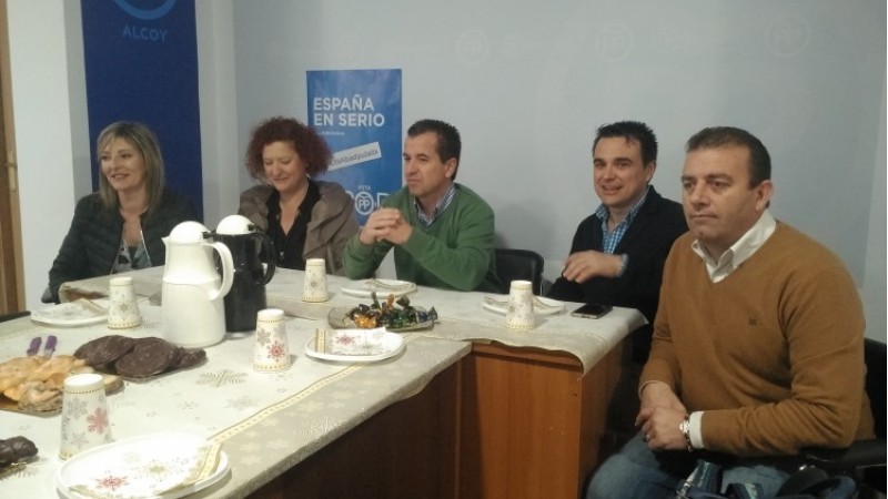 Esmorzar de Nadal en la nova seu del PP d'Alcoi/AM