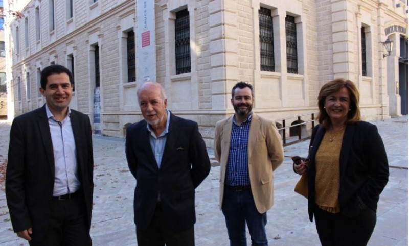 Nácher i Valor, juntament a l'alcalde i el regidor de Cultura Llopis, al CADA
