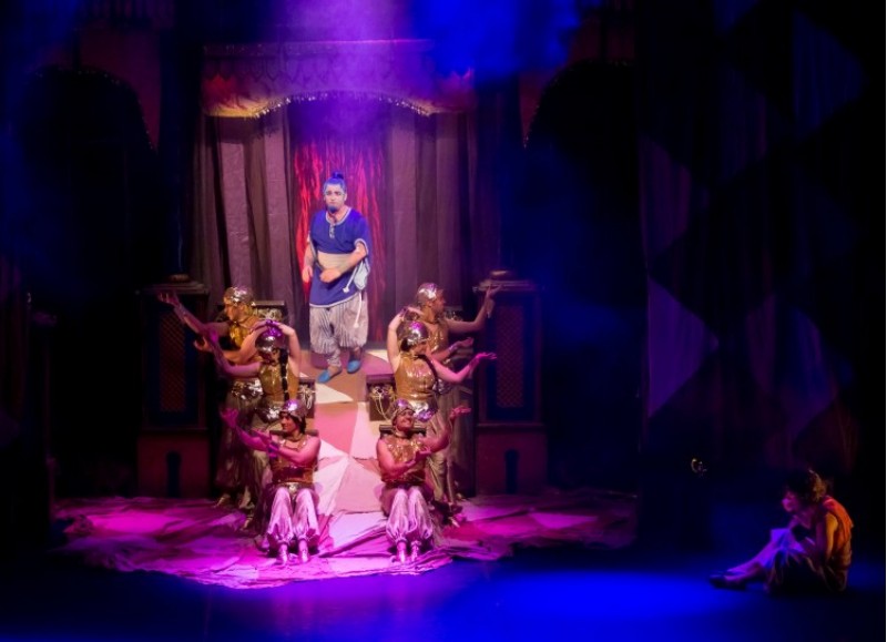 Un instant de la representació d''Aladín, un musical genial' el passat dissabte al Calderón./ AM