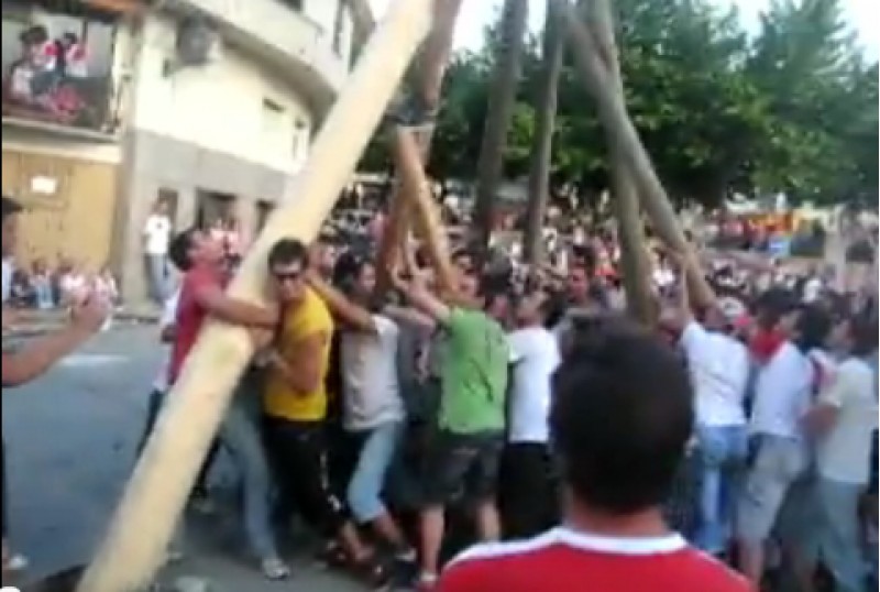 La 'plantà del xop' consisteix en una celebració ancestral del poble de Planes./ AM