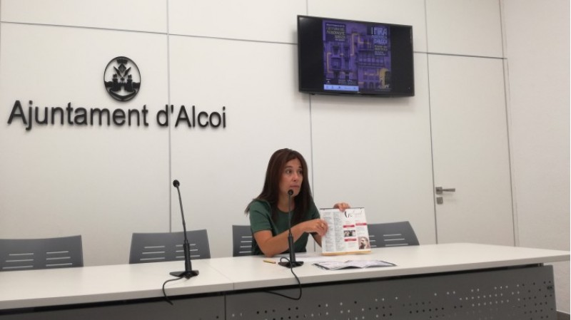 La regidora Lorena Zamorano mostra una atapeïda agenda