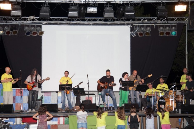 El contestà Andreu Valor i Notes Soltes van posar la música a la nit./ RM