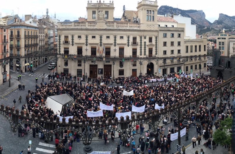 Concentració a la Plaça Espanya d'Alcoi / AM