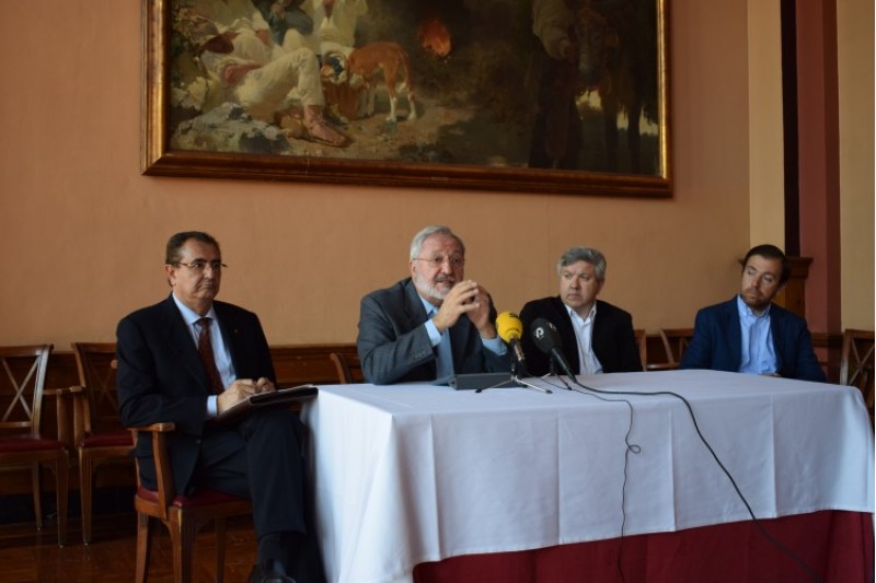 D'esquerra a dreta: l’advocat Javier Jimeno, Enrique Masià, Josep Lluis Santonja i l’historiador Gabriel Guillem