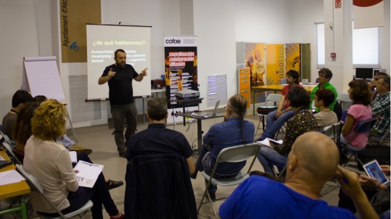 Taller organizat per COFAE a l'Àgora / com com