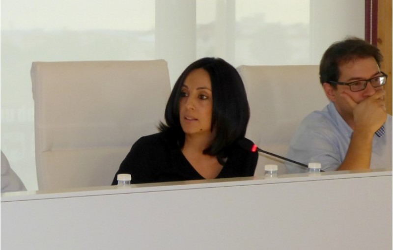 Rebeca Torró ha traslladat la indignació d'Ontinyent després de l'anunci dels Pressupostos Generals del 2016. / Aj. Ontinyent