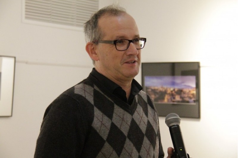 Paco Agulló durant la inauguració d'una exposició. / SG
