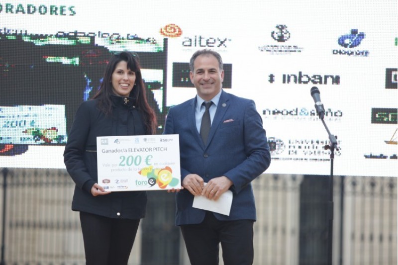 Isabel Escarabajal guanya l'Elevator Pitch / UPV