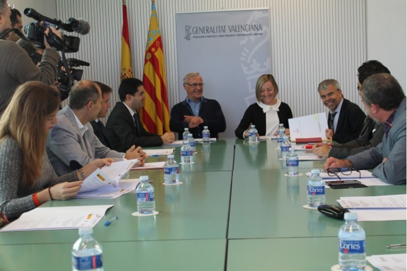 Alguns dels alcaldes dels municipis que s'han beneficiat del Pla de rehabilitació (28-10-15) / AM