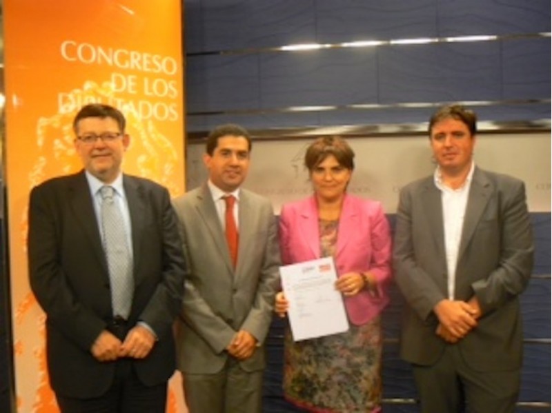 Patri Blanquer amb Toni Francés, Ximo Puig i Herick Campos./ AM