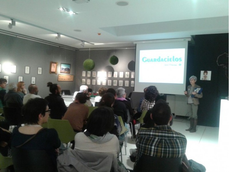 Josefina Fraile donant una conferència