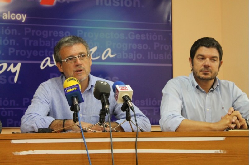 Jorge Sedano ha oferit una roda de premsa just quan es presentaven les sis signatures./ LV