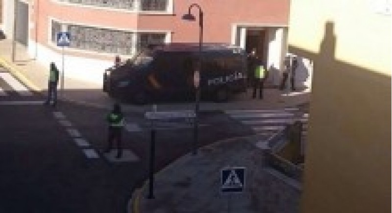 Una de les imatges de l'operació en la que es van detindre 7 persones. 