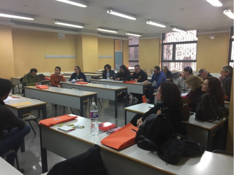 Primera trobada d’Entitats d’Escola Valenciana a Alcoi, amb l’objectiu d’intercanviar experiències / FEV
