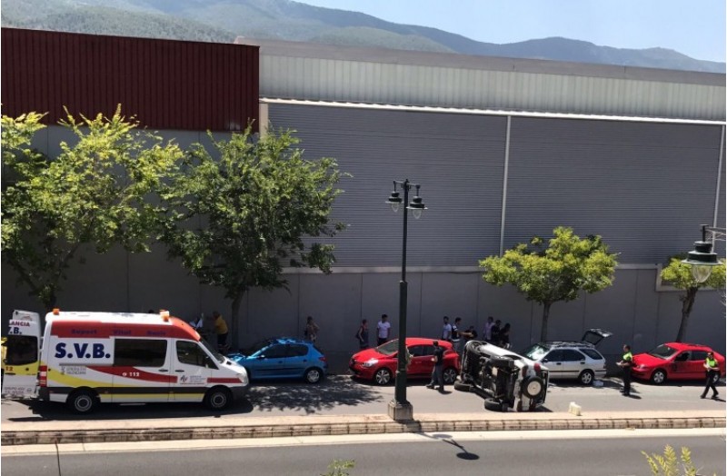 La imatge del vehcile bolcat a l'avinguda d'Alacant va recòrrer les xarxes socials