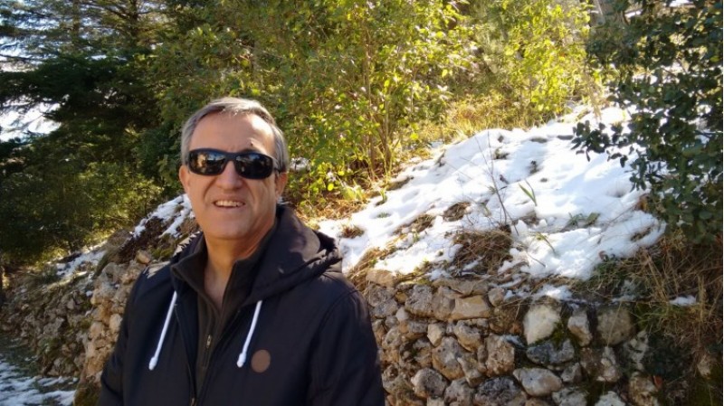 Article d'Evarist Cabonell, afiliat de Ciutadans Alcoi, sobre les proves d'ADN als gossos