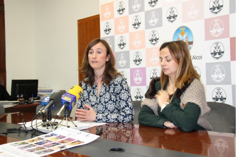 La regidora d'Igualtat, Aroa Mira i Rut Tomàs en la presentació de les activitats. / SG