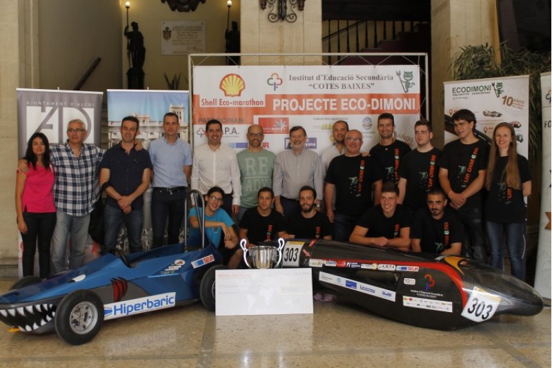 L’alcalde d’Alcoi amb el grup guanyador de la Shell Eco-Marathon Europa 2016